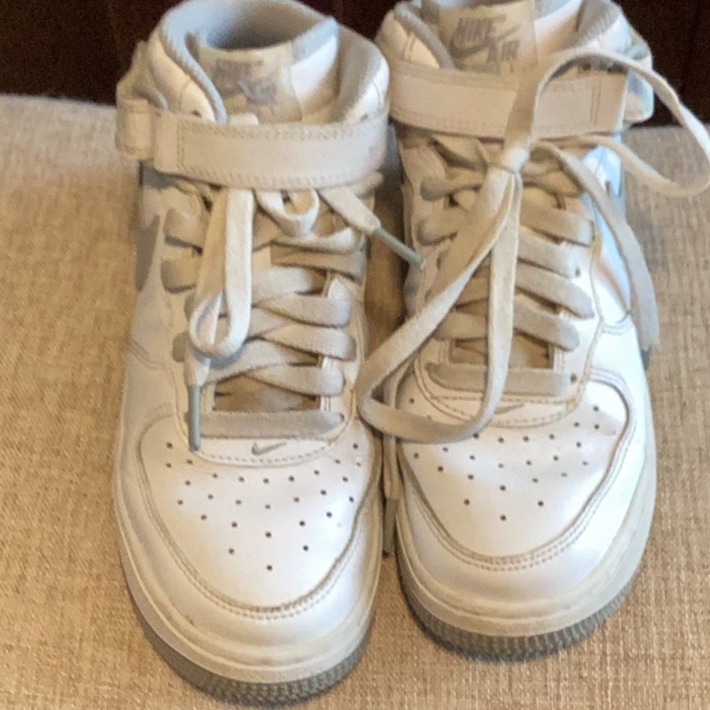 Nike Gray and White Sneakers Classic Design